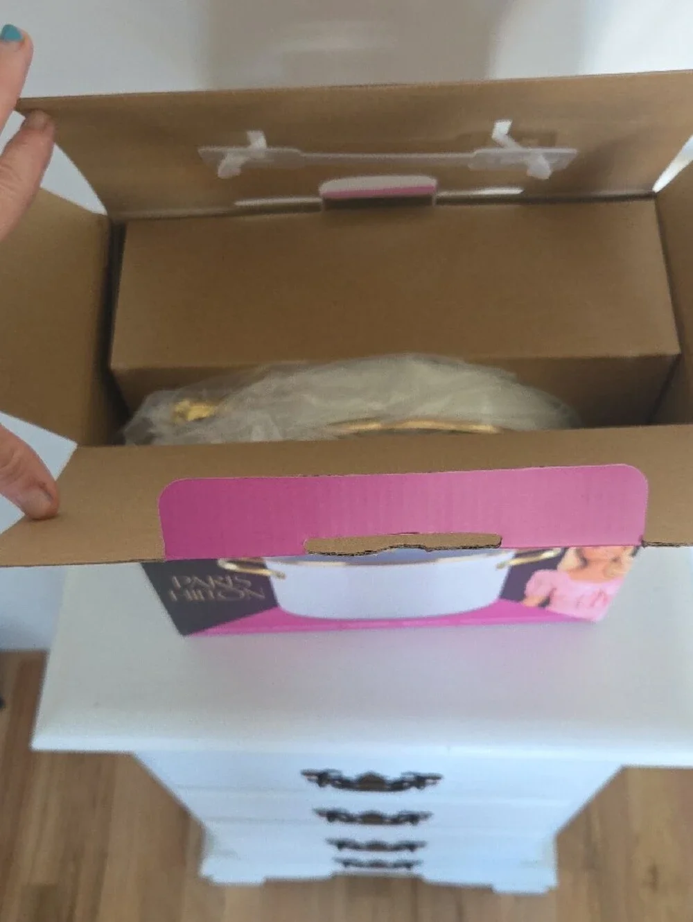 Paris Hilton White & Gold 5qt Dutch Oven with Glass Lid - Pink Box Accent